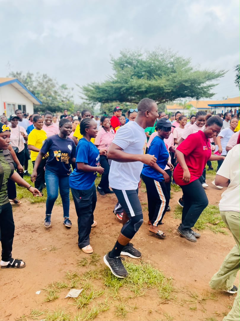 A large group follows an aerobics session led by a GIMAT Volunteer Network coach